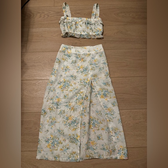 With Jean Avena Top and Leona Skirt Set XS/S - Picture 4 of 8